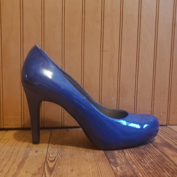 Bandolino Blue Patent Round-Toe Pumps - Picture 3 of 5
